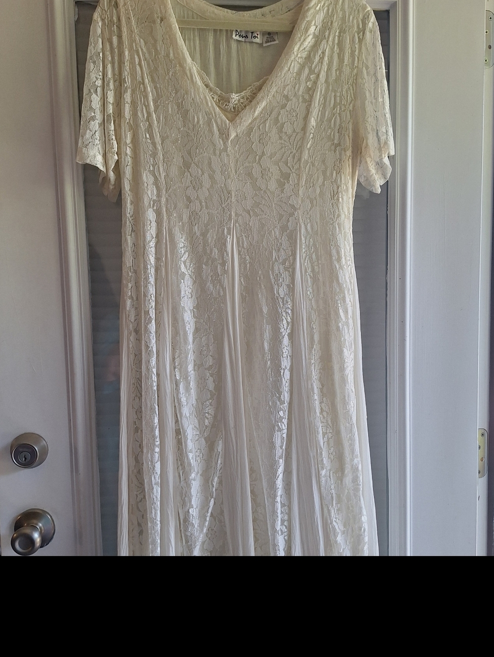 Vintage-Inspired Lace Wedding Dress | Ivory Boho Bridal Maxi | Flowing A-Line - Picture 4 of 8